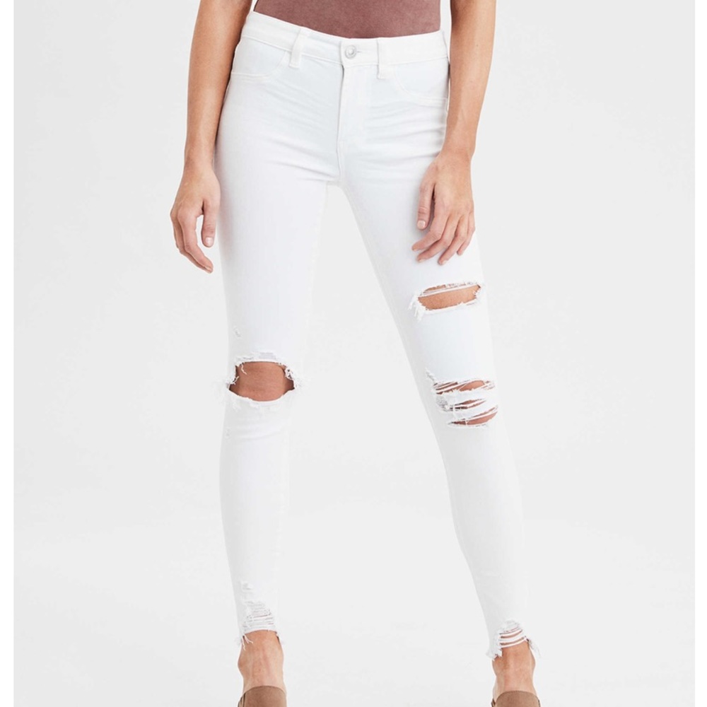 American Eagle White distressed Jeans